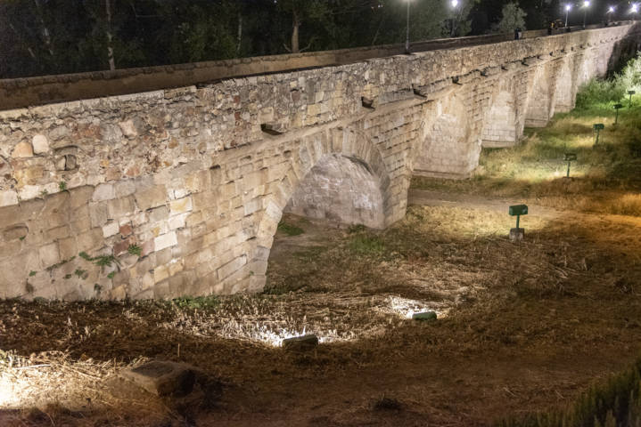 Salamanca 115 - Puente Romano.jpg